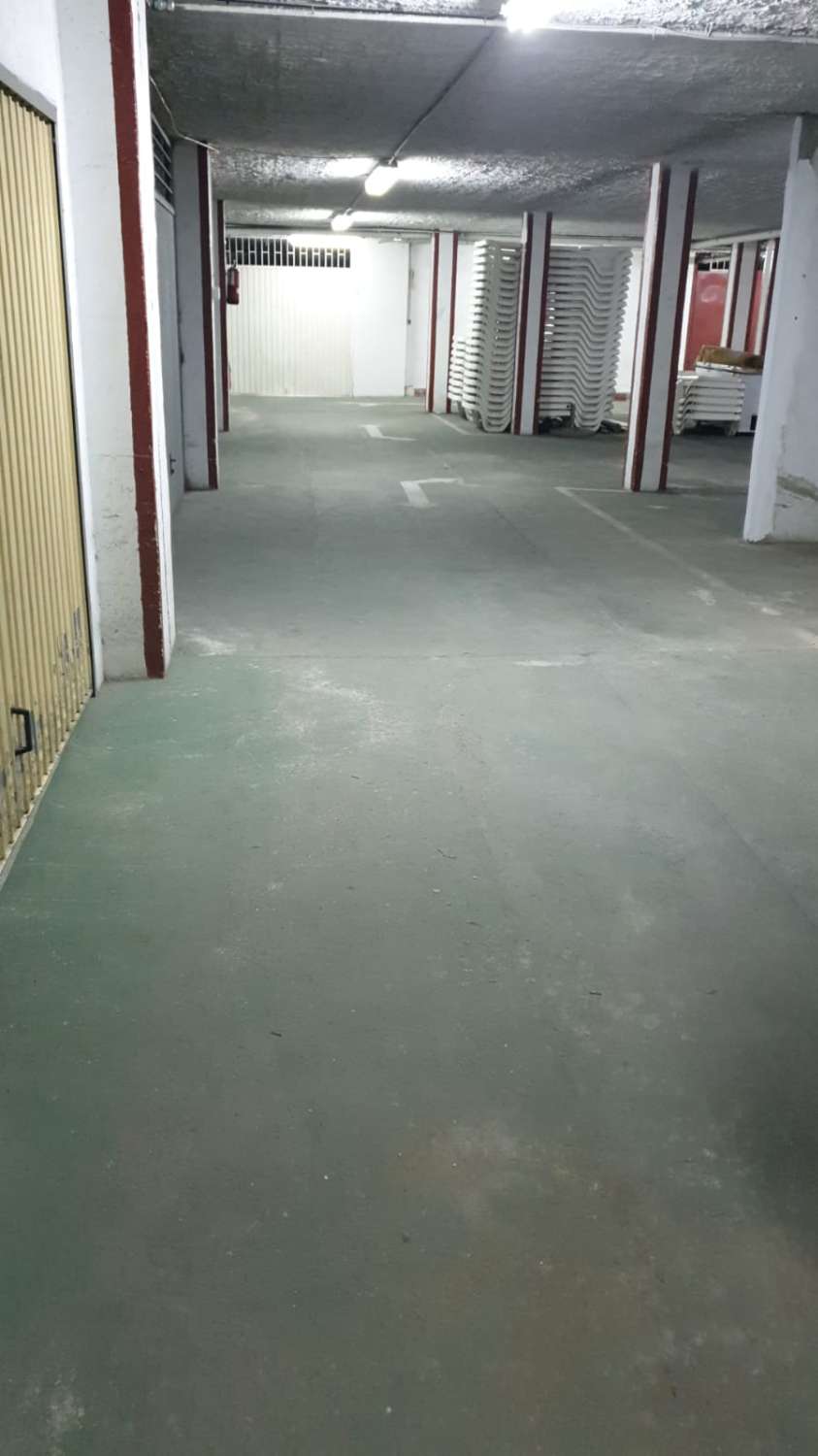 SE ALQUILA  DESDE   ahora  hasta 30.6.26. BONITO APARTAMENTO EN 1ª LINEA DE PLAYA EN LA CARIHUELA (TORREMOLINOS).