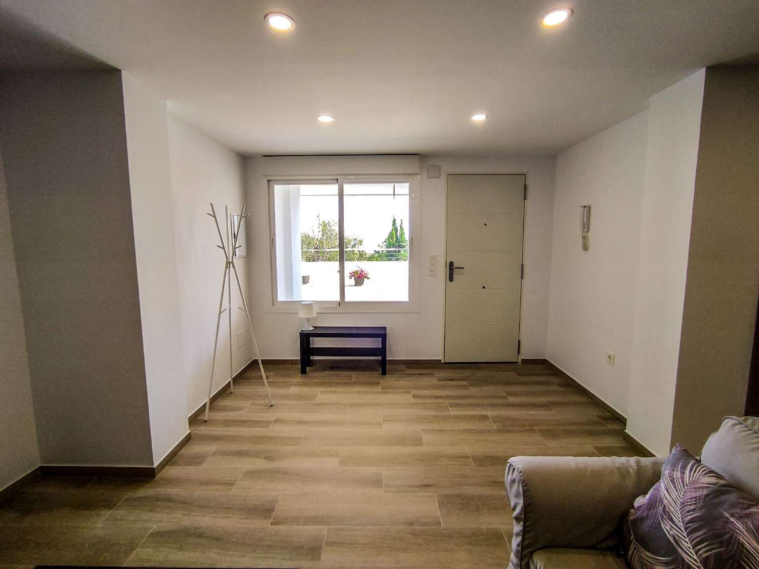 SE ALQUILA HASTA 30.06.2026 Y DESDE 01/09/2026 HASTA 30/06/2027  APARTAMENTO A ESTRENAR  CON VISTAS AL MAR EN ZONA SANTANGELO