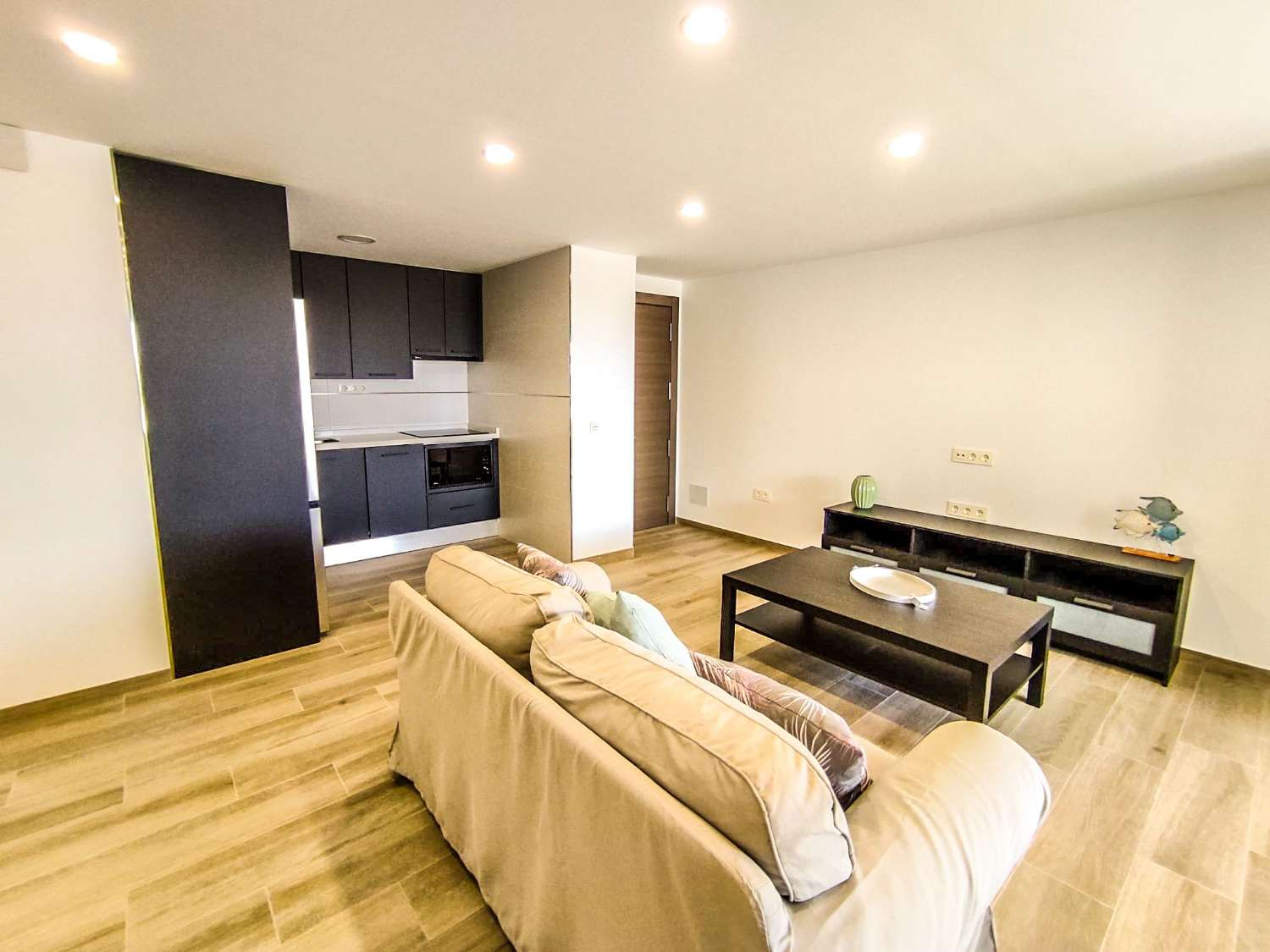 SE ALQUILA HASTA 30.06.2026 Y DESDE 01/09/2026 HASTA 30/06/2027  APARTAMENTO A ESTRENAR  CON VISTAS AL MAR EN ZONA SANTANGELO