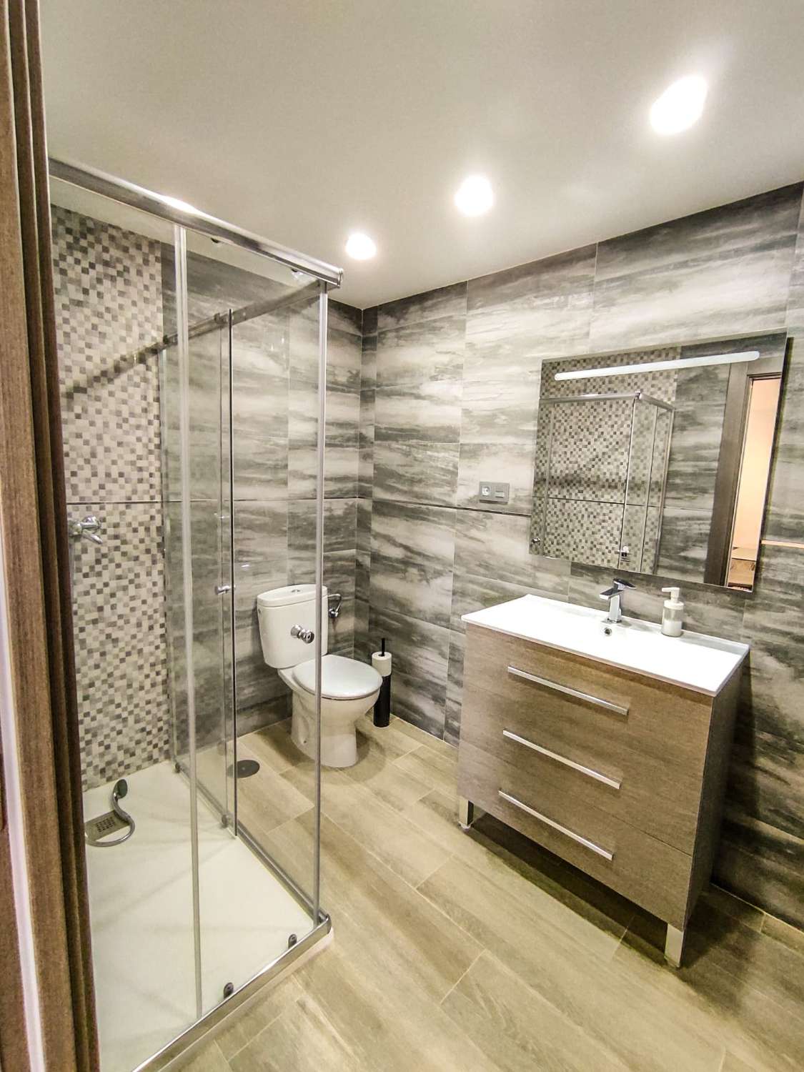 SE ALQUILA HASTA 30.06.2026 Y DESDE 01/09/2026 HASTA 30/06/2027  APARTAMENTO A ESTRENAR  CON VISTAS AL MAR EN ZONA SANTANGELO