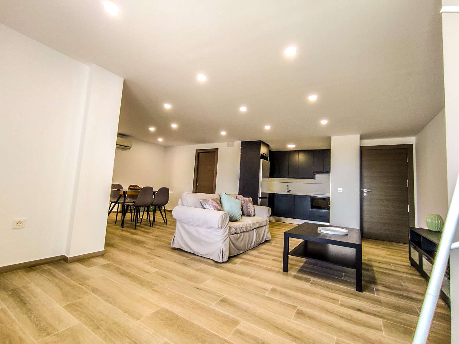 SE ALQUILA HASTA 30.06.2026 Y DESDE 01/09/2026 HASTA 30/06/2027  APARTAMENTO A ESTRENAR  CON VISTAS AL MAR EN ZONA SANTANGELO