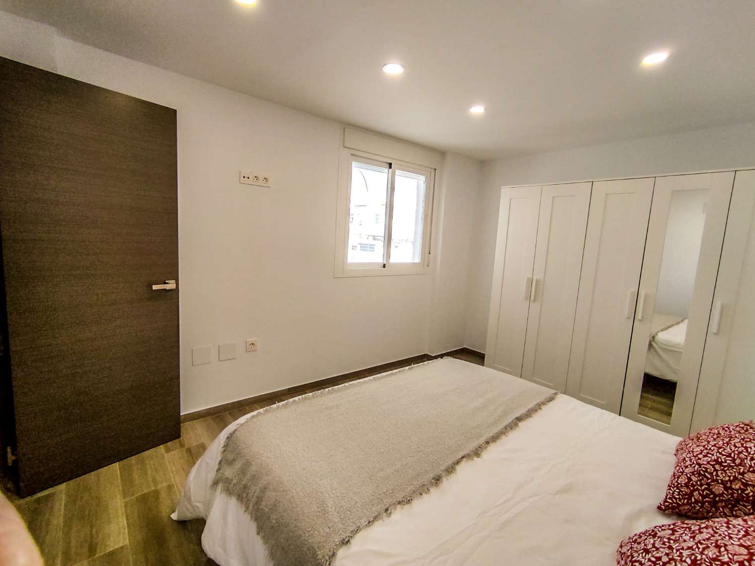 SE ALQUILA HASTA 30.06.2026 Y DESDE 01/09/2026 HASTA 30/06/2027  APARTAMENTO A ESTRENAR  CON VISTAS AL MAR EN ZONA SANTANGELO