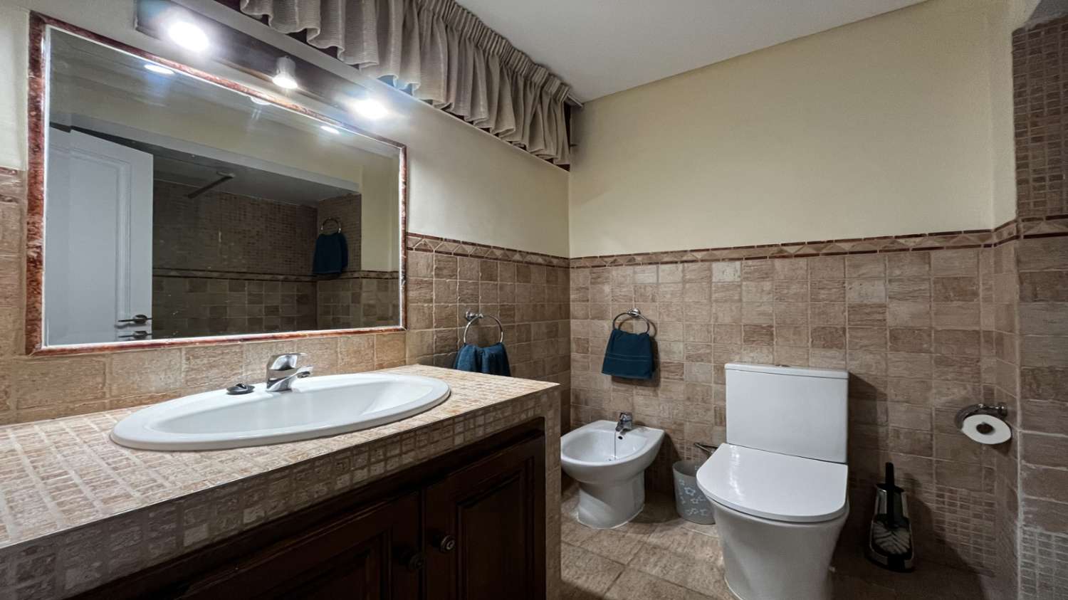 SE ALQUILA MEDIA TEMPORADA DESDE  15/10/2026- 31/05/2027  BONITO APARTAMENTO CON VISTAS AL MAR EN FUENGIROLA.