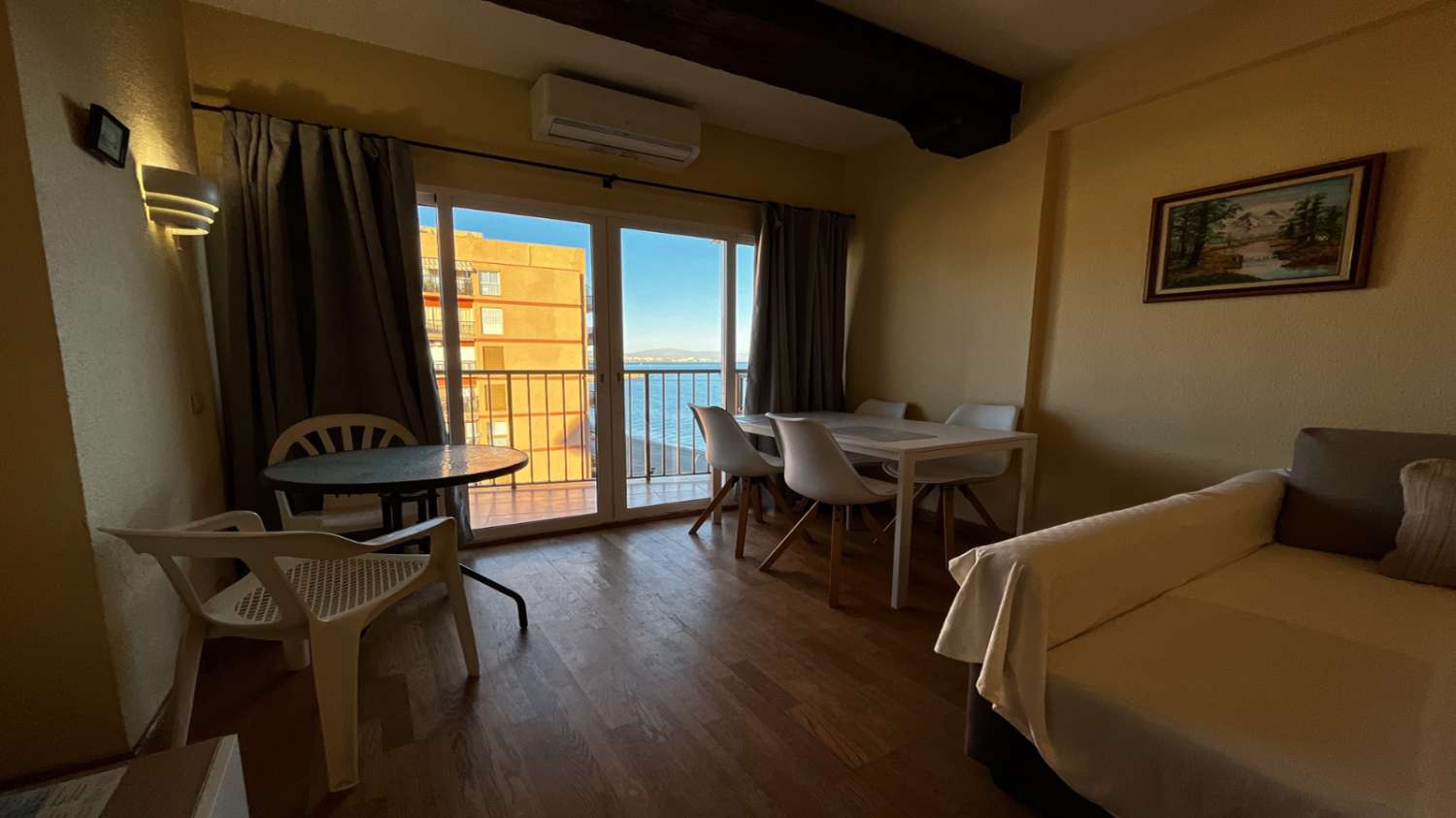 SE ALQUILA MEDIA TEMPORADA DESDE  15/10/2026- 31/05/2027  BONITO APARTAMENTO CON VISTAS AL MAR EN FUENGIROLA.