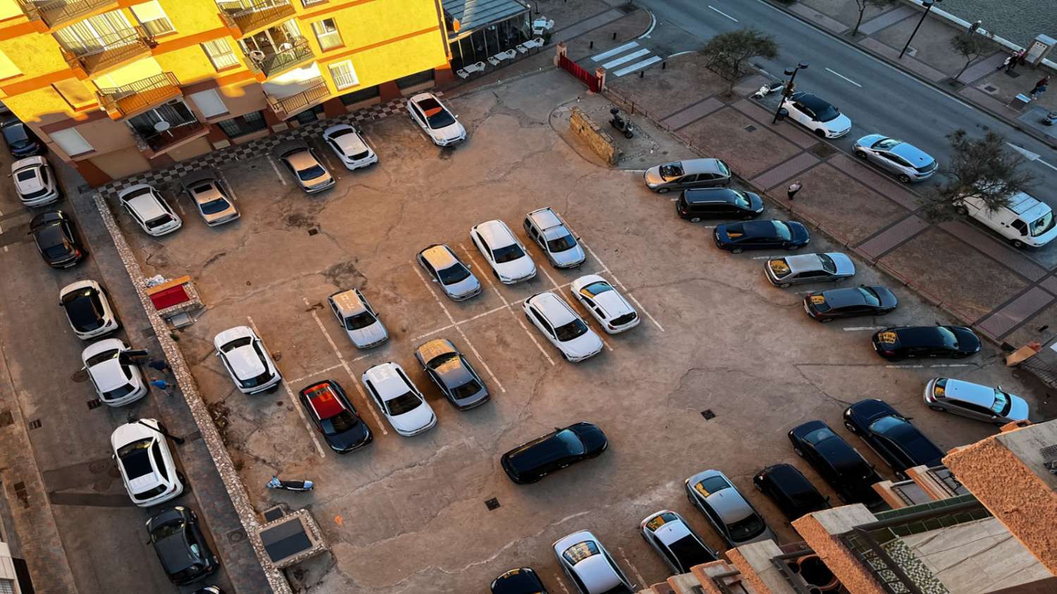 SE ALQUILA MEDIA TEMPORADA DESDE  15/10/2026- 31/05/2027  BONITO APARTAMENTO CON VISTAS AL MAR EN FUENGIROLA.