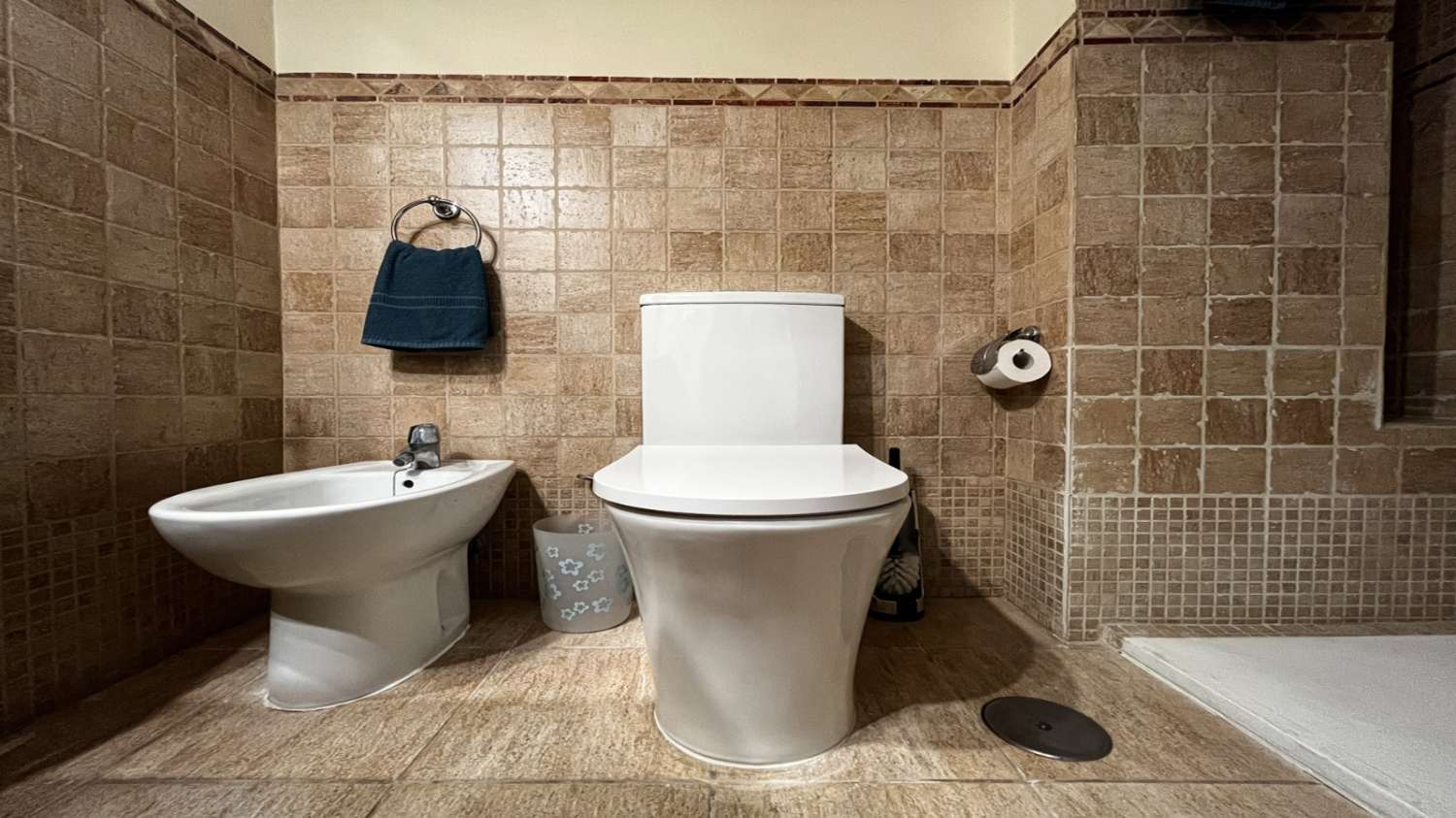 SE ALQUILA MEDIA TEMPORADA DESDE  15/10/2026- 31/05/2027  BONITO APARTAMENTO CON VISTAS AL MAR EN FUENGIROLA.