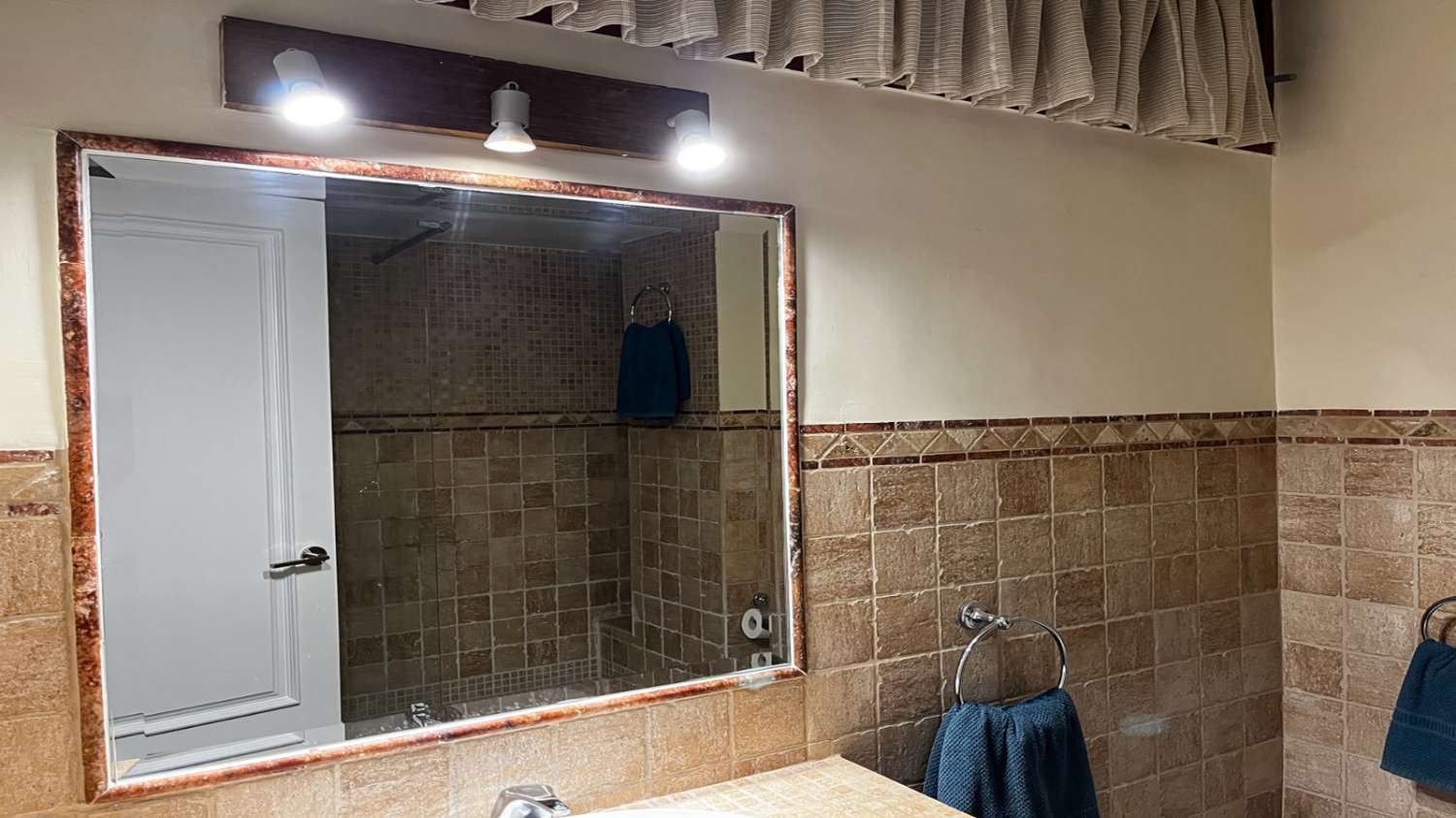 SE ALQUILA MEDIA TEMPORADA DESDE  15/10/2026- 31/05/2027  BONITO APARTAMENTO CON VISTAS AL MAR EN FUENGIROLA.