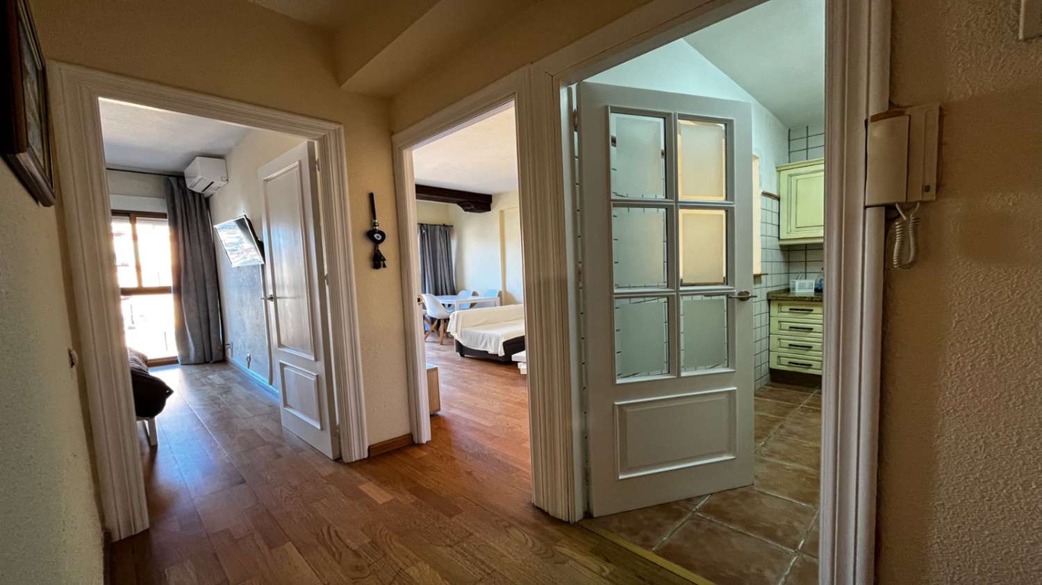 SE ALQUILA MEDIA TEMPORADA DESDE  15/10/2026- 31/05/2027  BONITO APARTAMENTO CON VISTAS AL MAR EN FUENGIROLA.