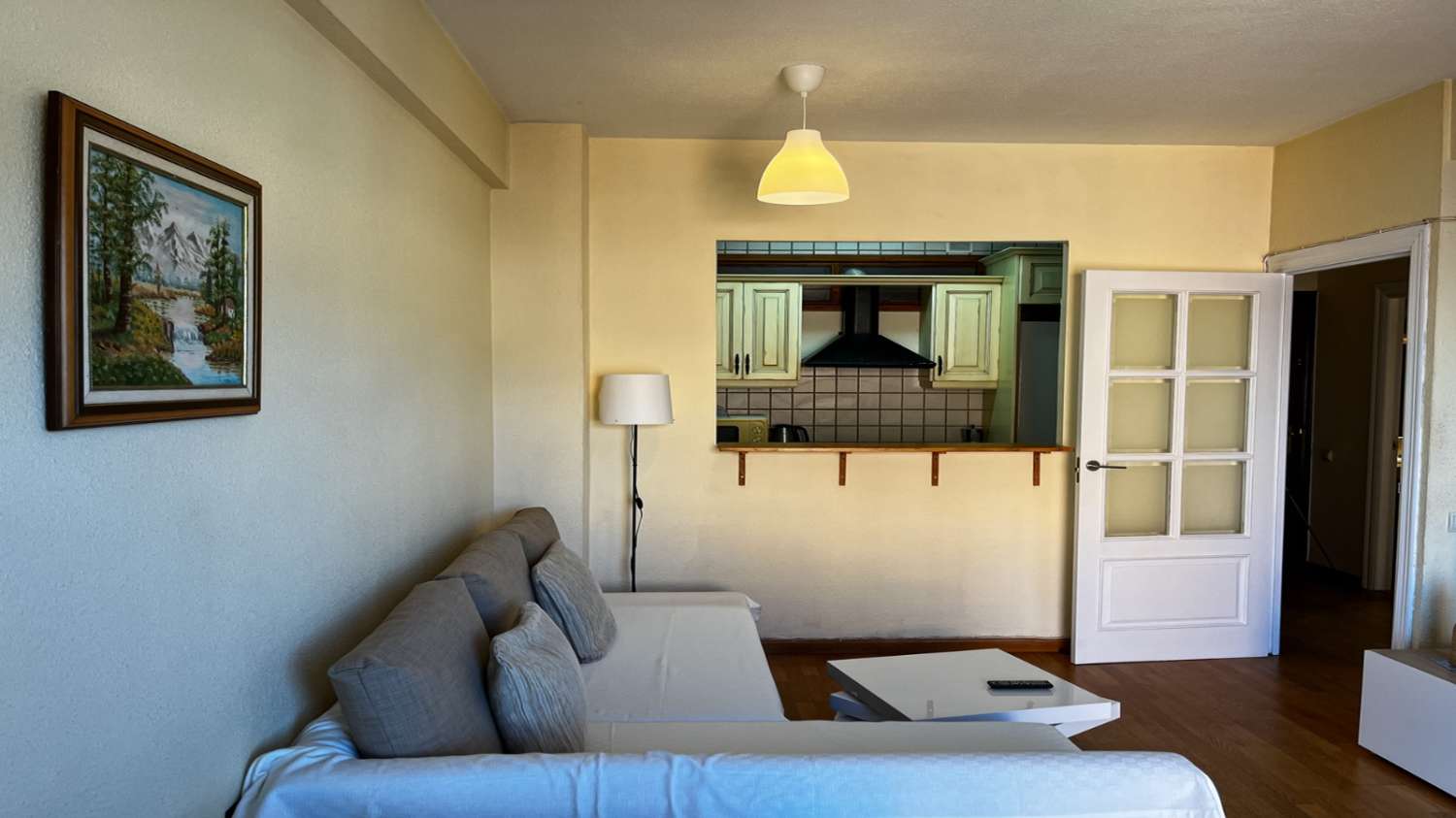 SE ALQUILA MEDIA TEMPORADA DESDE  15/10/2026- 31/05/2027  BONITO APARTAMENTO CON VISTAS AL MAR EN FUENGIROLA.