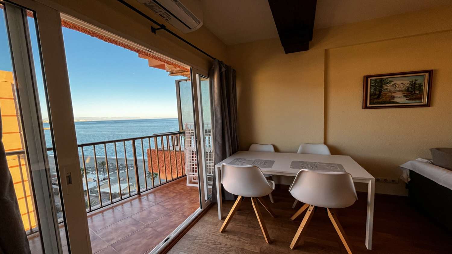 SE ALQUILA MEDIA TEMPORADA DESDE  15/10/2026- 31/05/2027  BONITO APARTAMENTO CON VISTAS AL MAR EN FUENGIROLA.