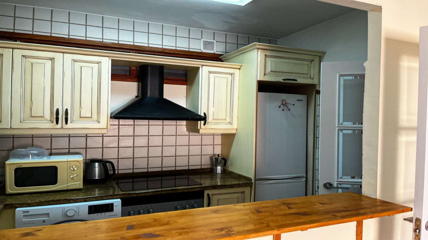 SE ALQUILA MEDIA TEMPORADA DESDE  15/10/2026- 31/05/2027  BONITO APARTAMENTO CON VISTAS AL MAR EN FUENGIROLA.