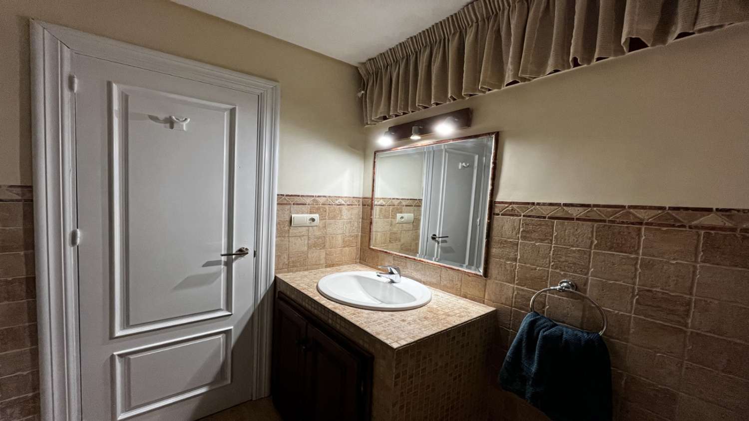 SE ALQUILA MEDIA TEMPORADA DESDE  15/10/2026- 31/05/2027  BONITO APARTAMENTO CON VISTAS AL MAR EN FUENGIROLA.