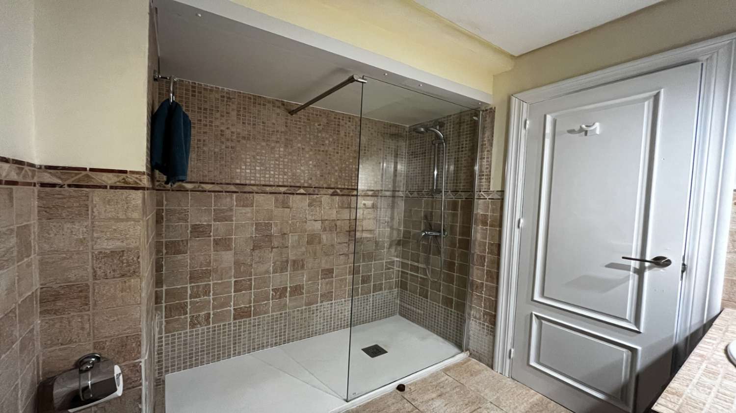 SE ALQUILA MEDIA TEMPORADA DESDE  15/10/2026- 31/05/2027  BONITO APARTAMENTO CON VISTAS AL MAR EN FUENGIROLA.