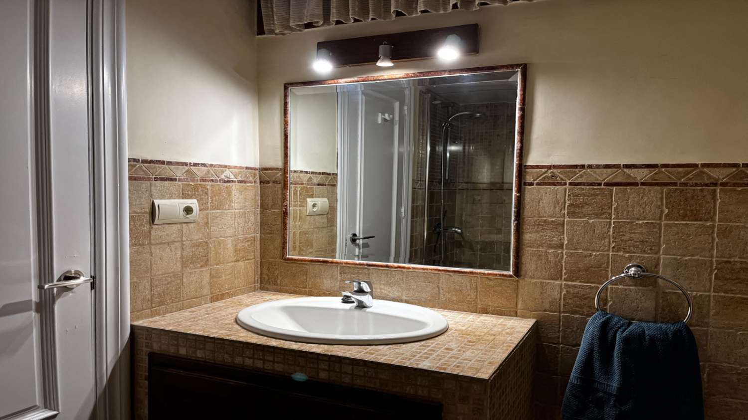 SE ALQUILA MEDIA TEMPORADA DESDE  15/10/2026- 31/05/2027  BONITO APARTAMENTO CON VISTAS AL MAR EN FUENGIROLA.