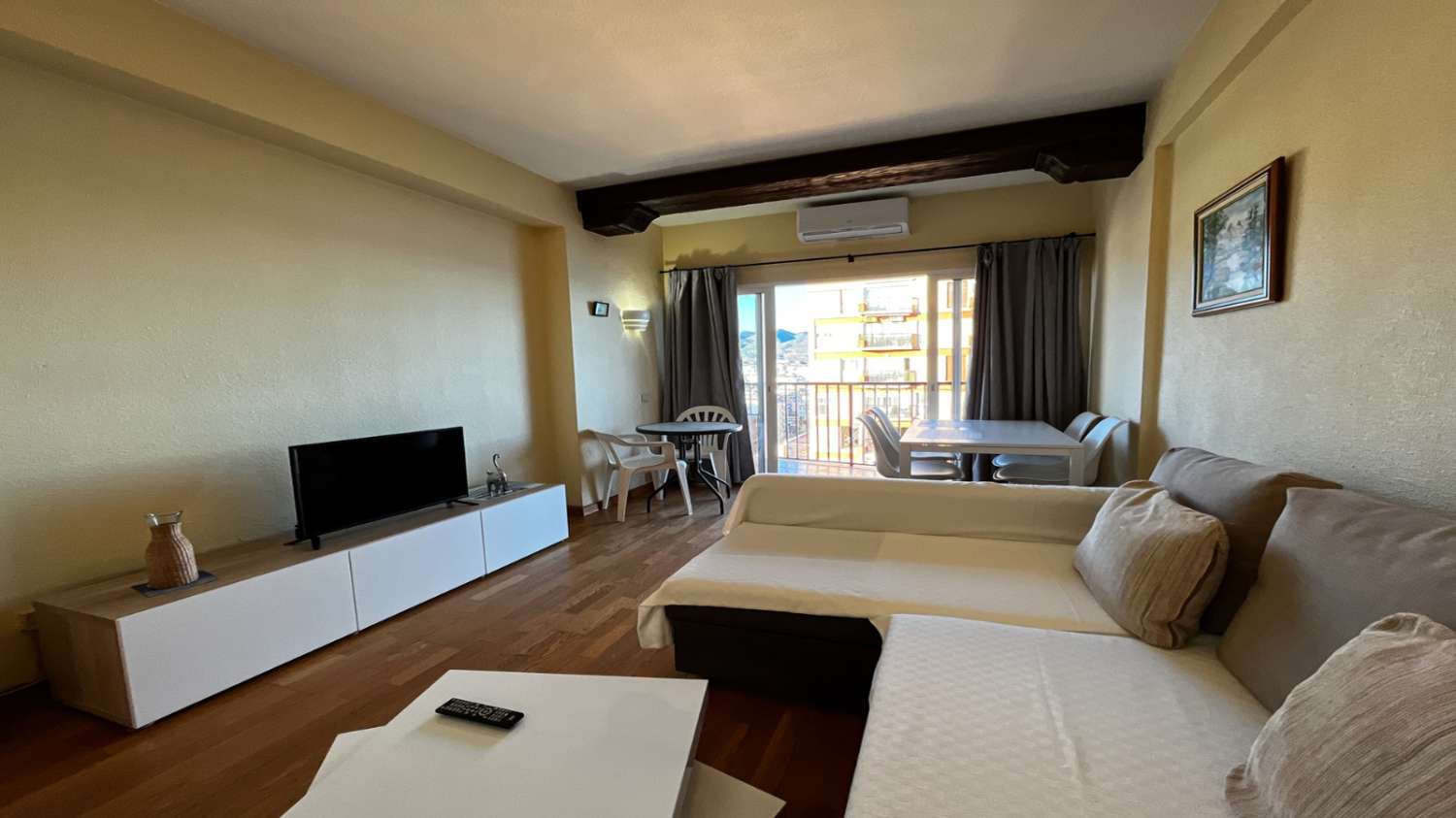 SE ALQUILA MEDIA TEMPORADA DESDE  15/10/2026- 31/05/2027  BONITO APARTAMENTO CON VISTAS AL MAR EN FUENGIROLA.