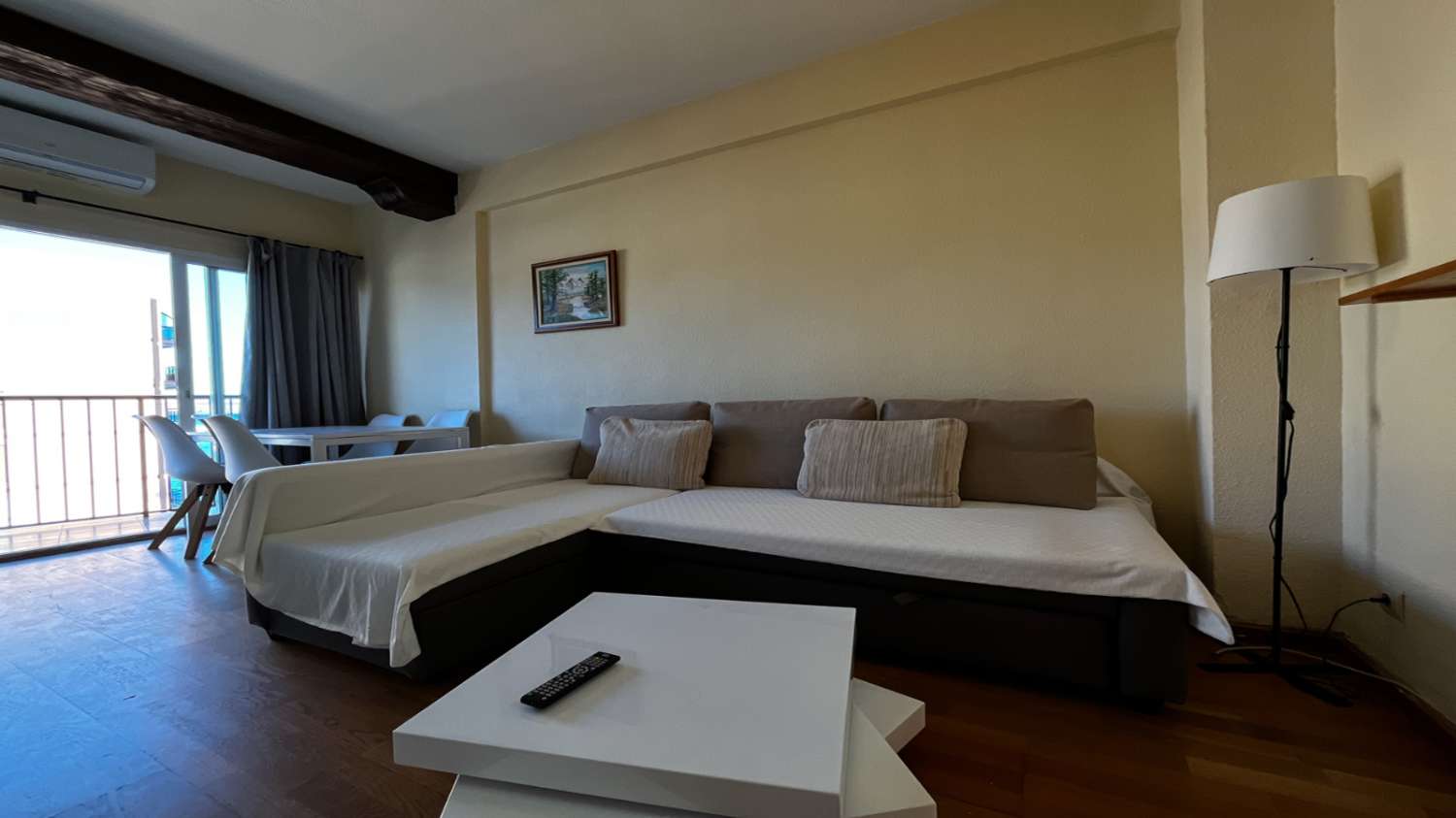 SE ALQUILA MEDIA TEMPORADA DESDE  15/10/2026- 31/05/2027  BONITO APARTAMENTO CON VISTAS AL MAR EN FUENGIROLA.