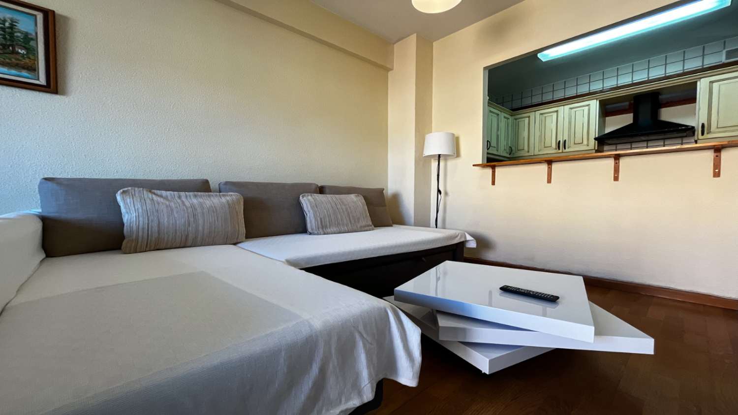 SE ALQUILA MEDIA TEMPORADA DESDE  15/10/2026- 31/05/2027  BONITO APARTAMENTO CON VISTAS AL MAR EN FUENGIROLA.