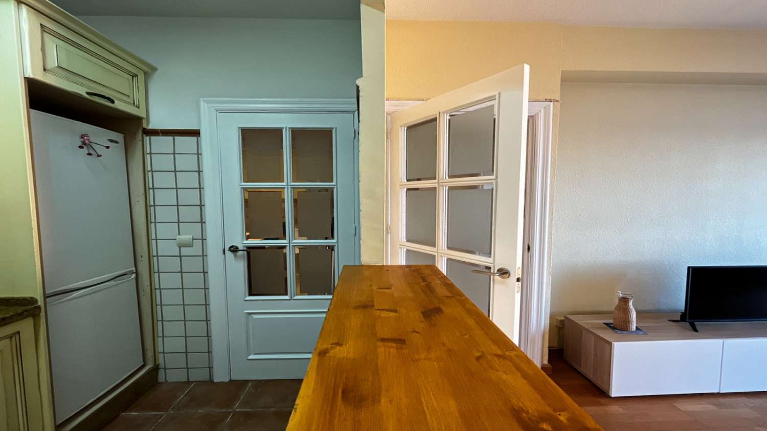 SE ALQUILA MEDIA TEMPORADA DESDE  15/10/2026- 31/05/2027  BONITO APARTAMENTO CON VISTAS AL MAR EN FUENGIROLA.