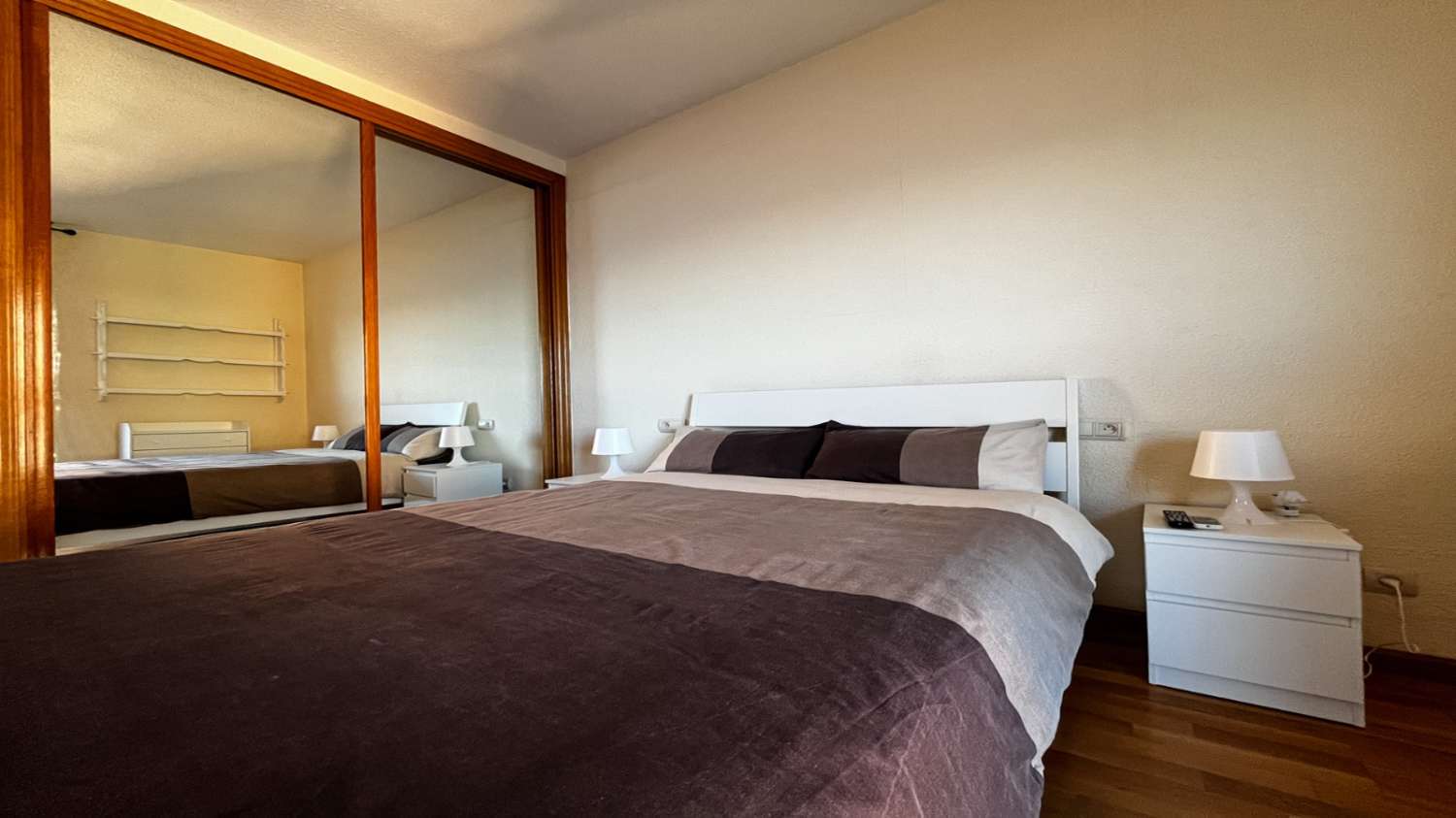 SE ALQUILA MEDIA TEMPORADA DESDE  15/10/2026- 31/05/2027  BONITO APARTAMENTO CON VISTAS AL MAR EN FUENGIROLA.