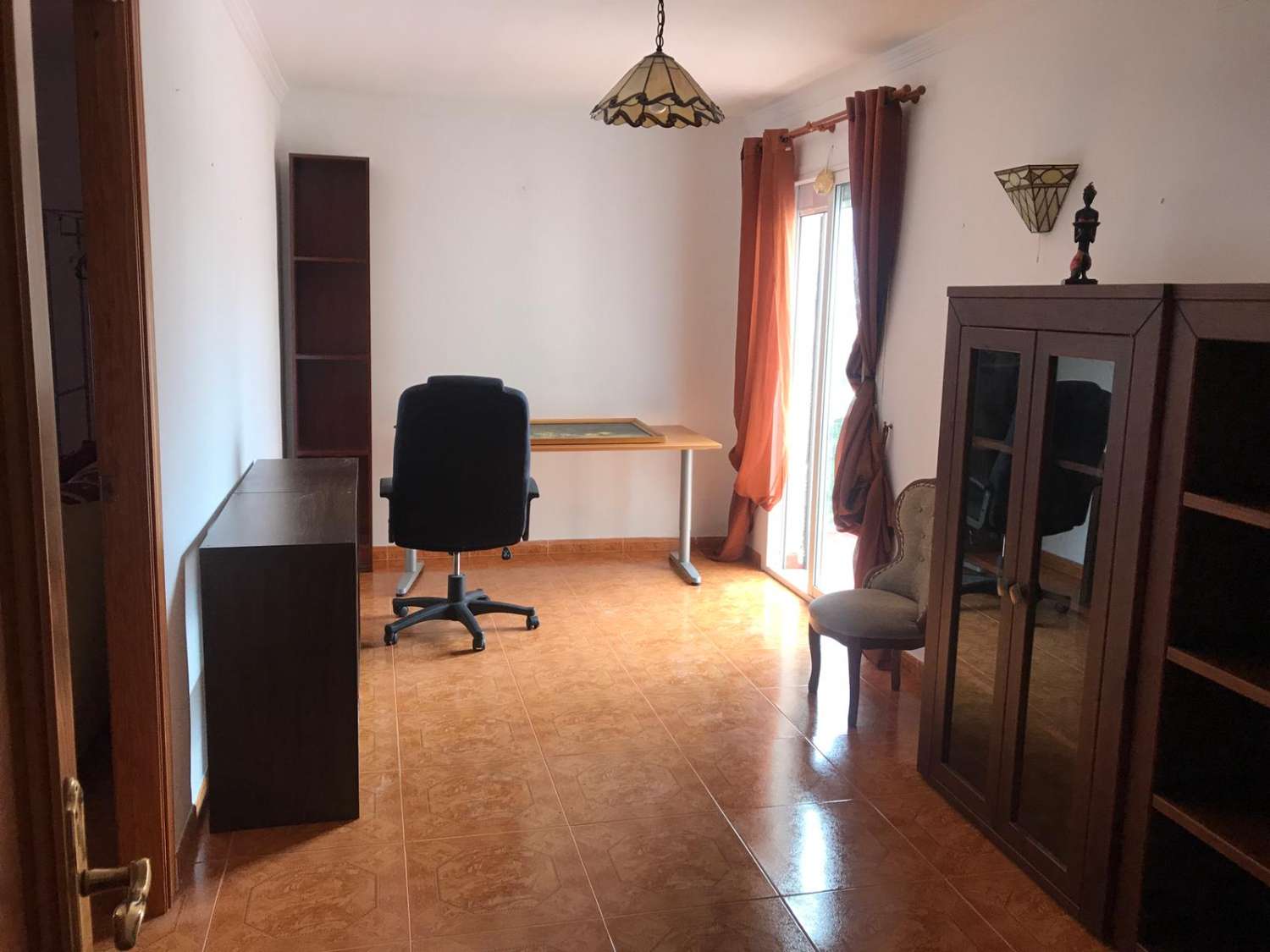 SE ALQUILA POR LARGA TEMPORADA DESDE AHORA PRECIOSA VILLA CON VISTAS AL MAR EN BENALMÁDENA