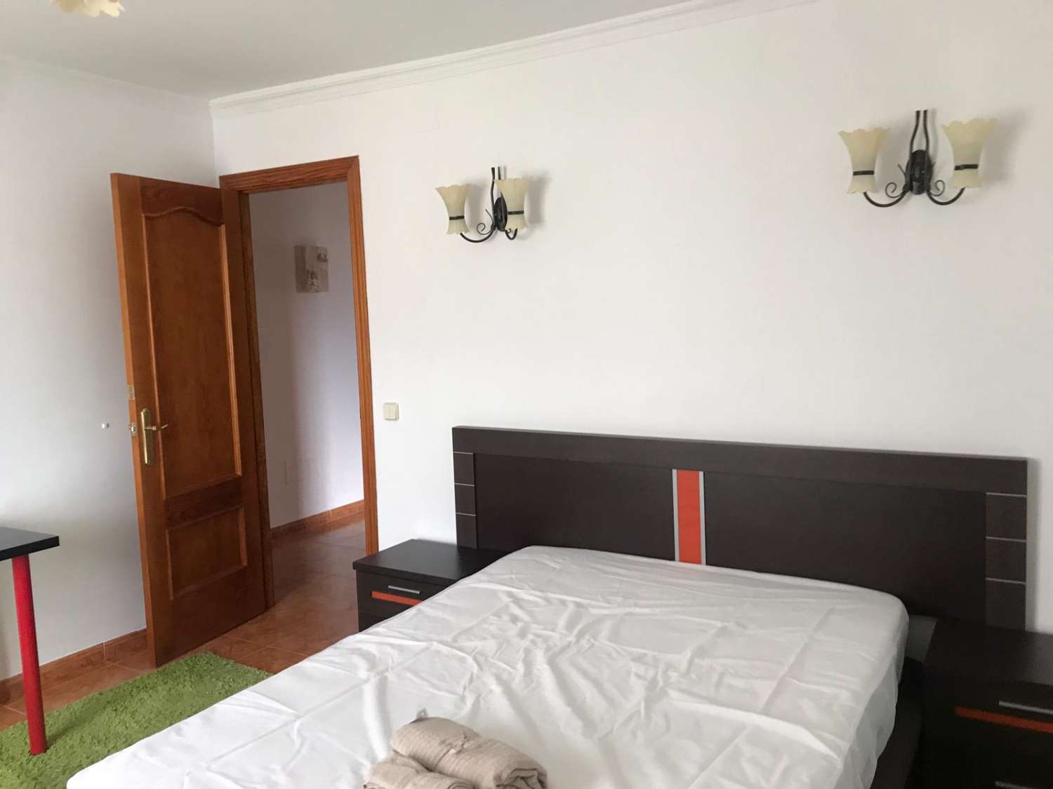 SE ALQUILA POR LARGA TEMPORADA DESDE AHORA PRECIOSA VILLA CON VISTAS AL MAR EN BENALMÁDENA