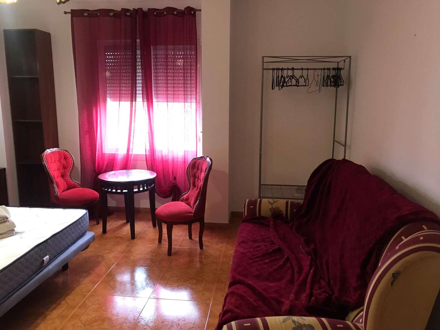 SE ALQUILA POR LARGA TEMPORADA DESDE AHORA PRECIOSA VILLA CON VISTAS AL MAR EN BENALMÁDENA