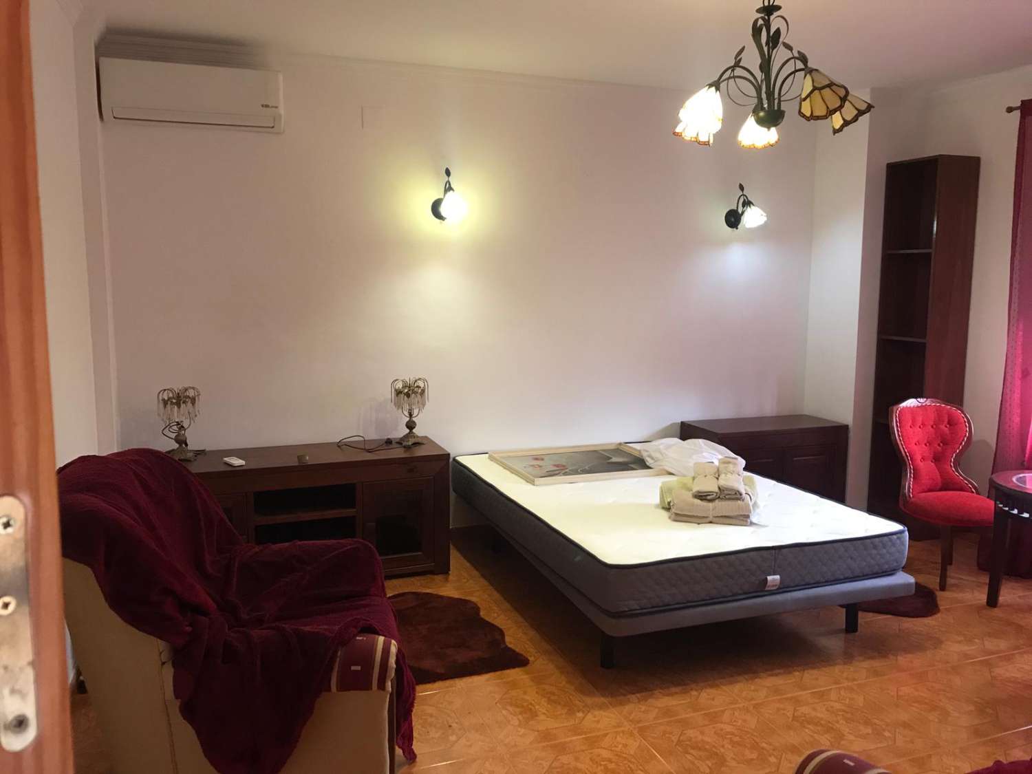 SE ALQUILA POR LARGA TEMPORADA DESDE AHORA PRECIOSA VILLA CON VISTAS AL MAR EN BENALMÁDENA