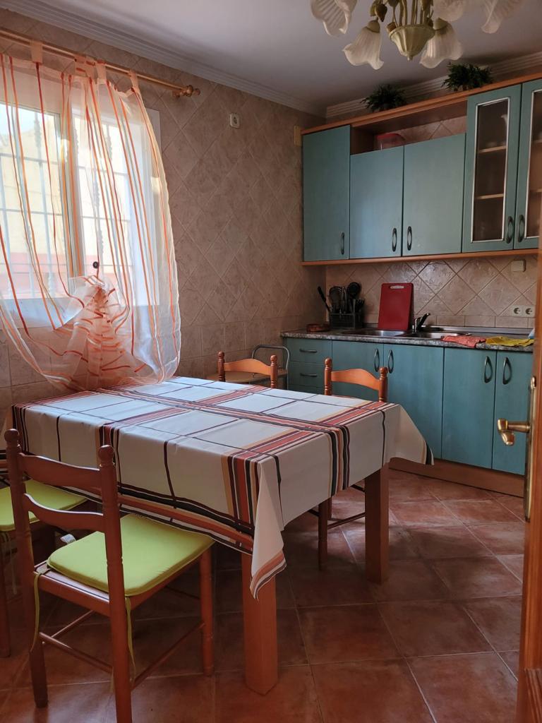 SE ALQUILA POR LARGA TEMPORADA DESDE AHORA PRECIOSA VILLA CON VISTAS AL MAR EN BENALMÁDENA