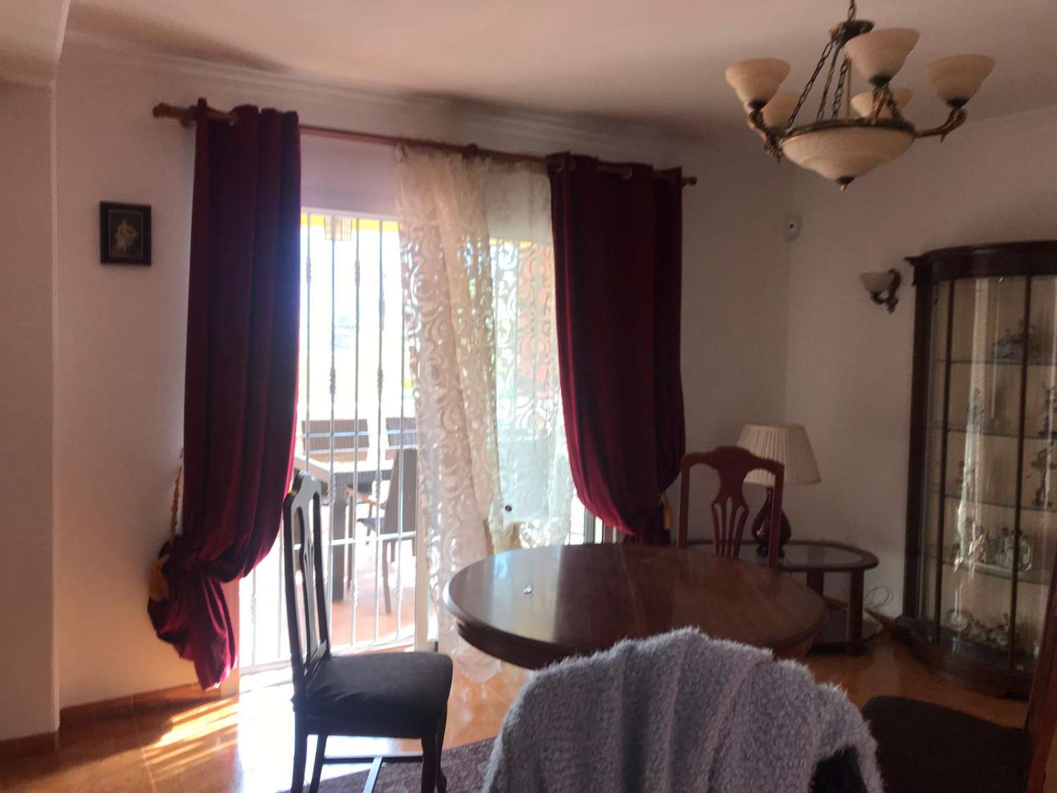 SE ALQUILA POR LARGA TEMPORADA DESDE AHORA PRECIOSA VILLA CON VISTAS AL MAR EN BENALMÁDENA