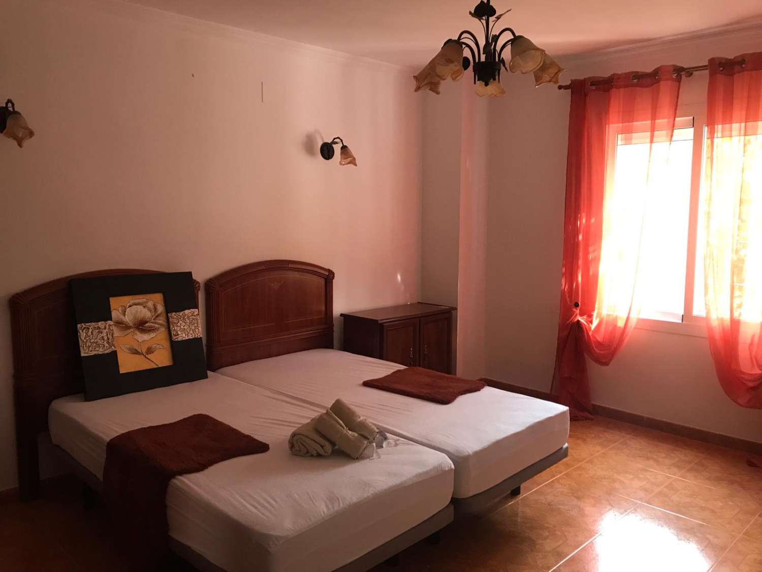 SE ALQUILA POR LARGA TEMPORADA DESDE AHORA PRECIOSA VILLA CON VISTAS AL MAR EN BENALMÁDENA