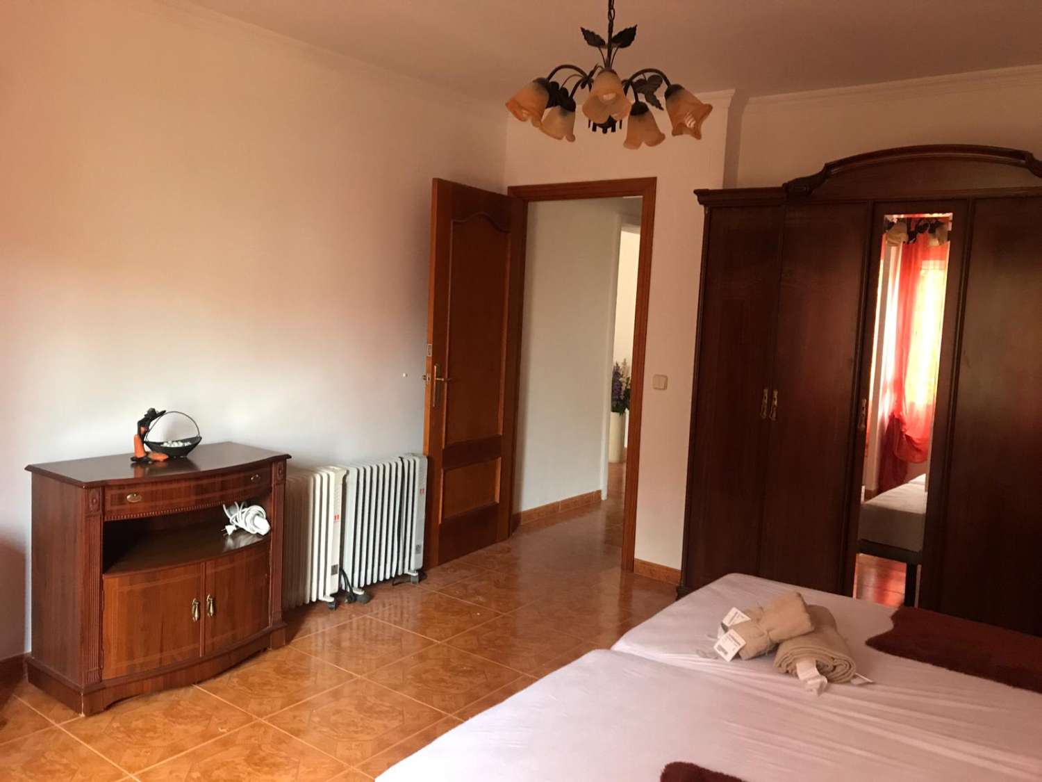 SE ALQUILA POR LARGA TEMPORADA DESDE AHORA PRECIOSA VILLA CON VISTAS AL MAR EN BENALMÁDENA