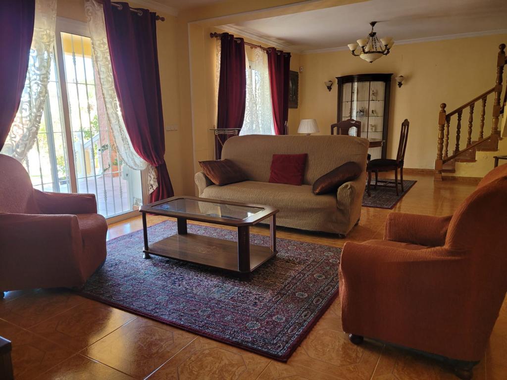 SE ALQUILA POR LARGA TEMPORADA DESDE AHORA PRECIOSA VILLA CON VISTAS AL MAR EN BENALMÁDENA