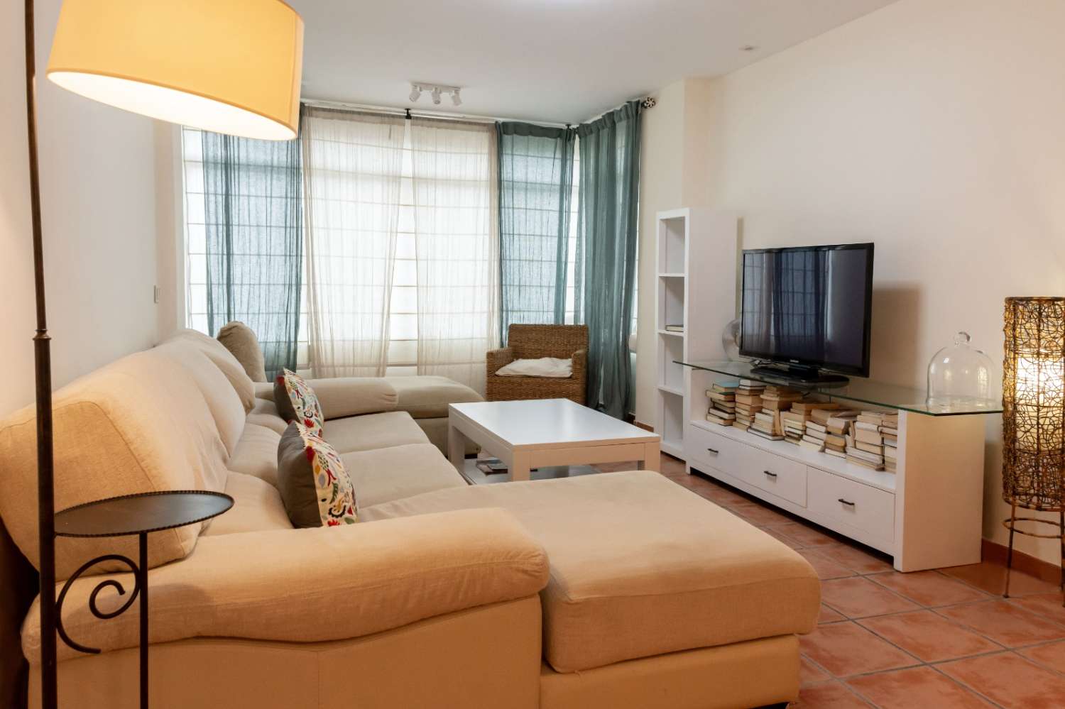 SE ALQUILA 25/01/2026 HASTA 03.04.26 Y DESDE 01/09/2026 HASTA 30/06/2027 MAGNIFICO APARTAMENTO EN 1ª LINEA PLAYA BENALMADENA