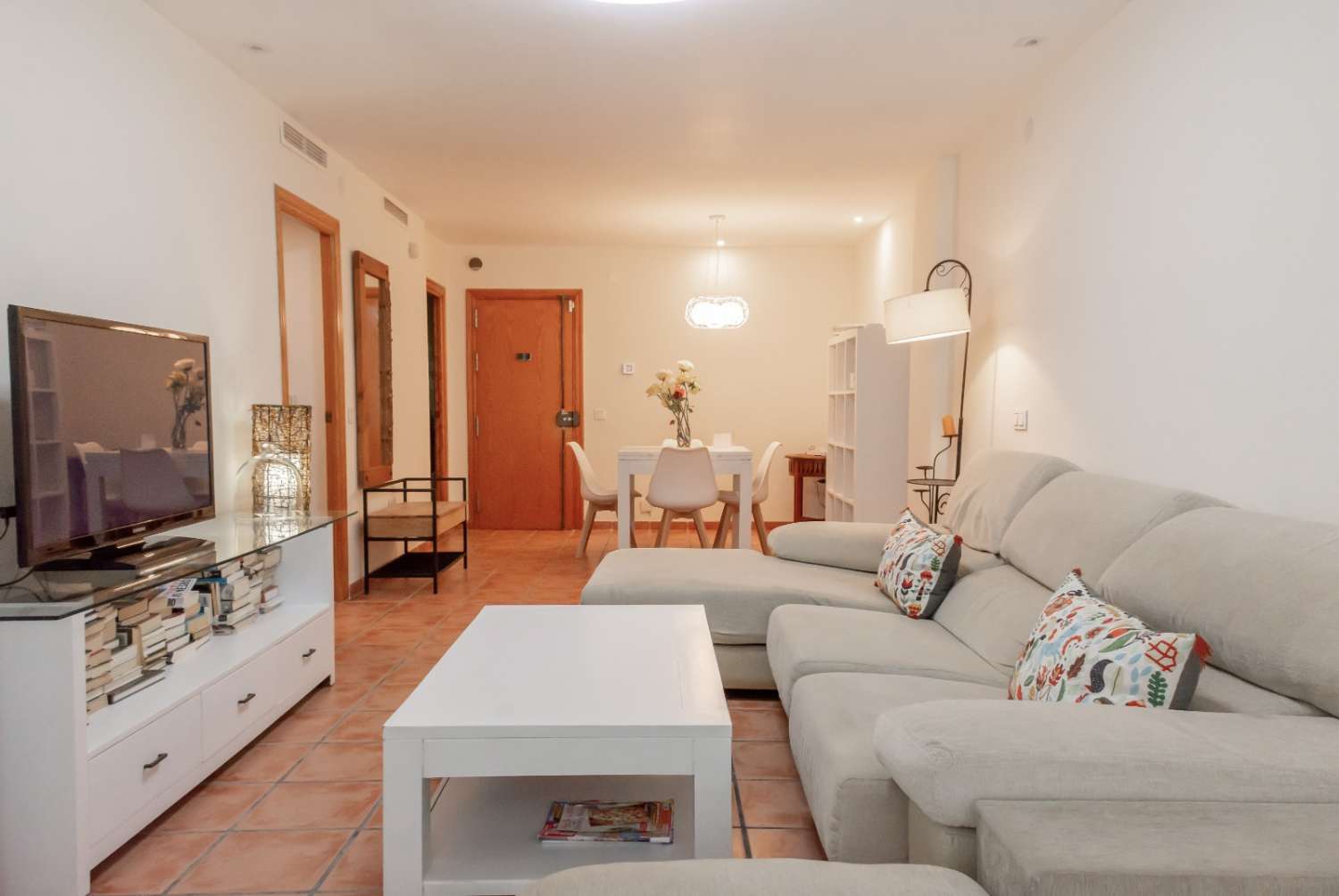 SE ALQUILA 25/01/2026 HASTA 03.04.26 Y DESDE 01/09/2026 HASTA 30/06/2027 MAGNIFICO APARTAMENTO EN 1ª LINEA PLAYA BENALMADENA