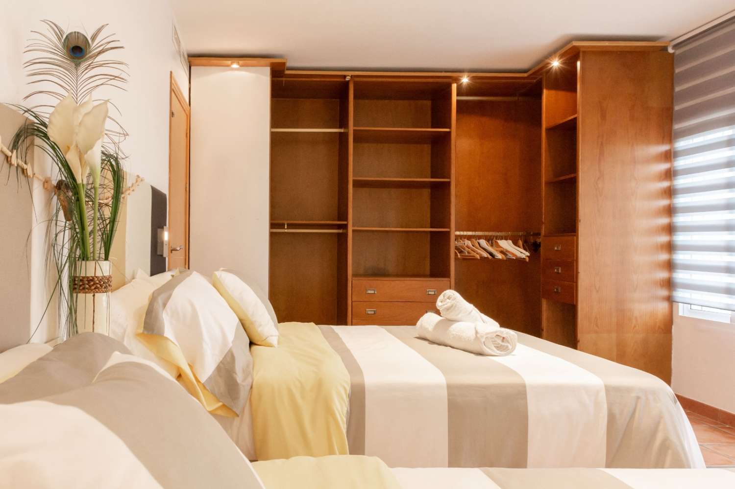 SE ALQUILA 25/01/2026 HASTA 03.04.26 Y DESDE 01/09/2026 HASTA 30/06/2027 MAGNIFICO APARTAMENTO EN 1ª LINEA PLAYA BENALMADENA