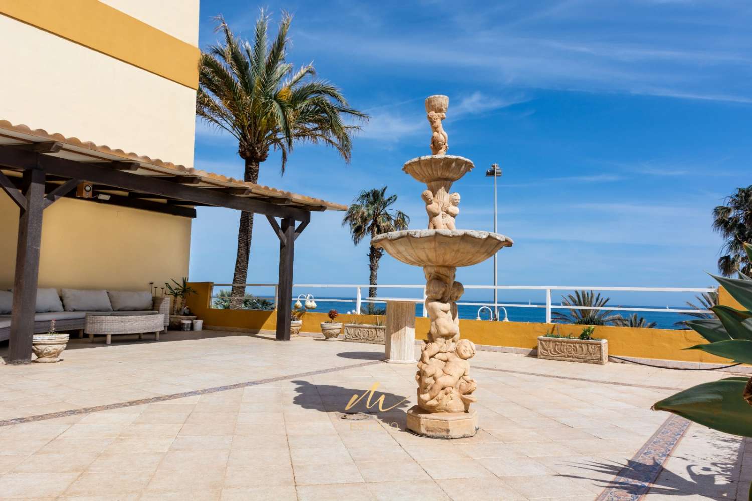 SE ALQUILA 25/01/2026 HASTA 03.04.26 Y DESDE 01/09/2026 HASTA 30/06/2027 MAGNIFICO APARTAMENTO EN 1ª LINEA PLAYA BENALMADENA