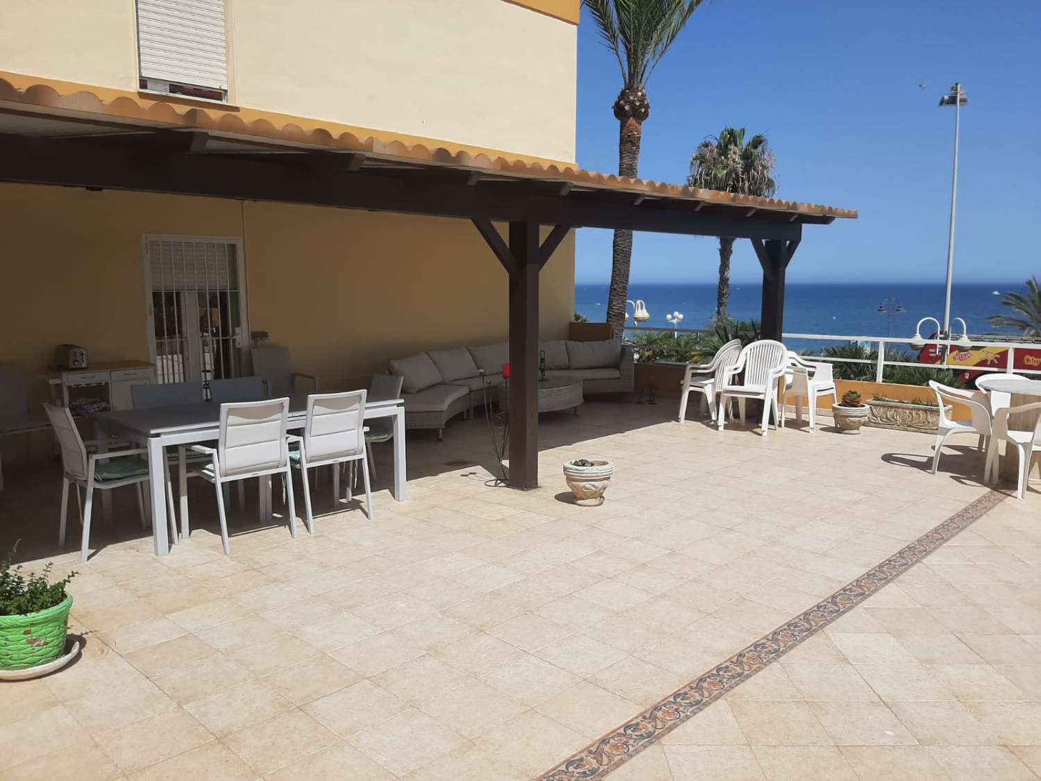 SE ALQUILA 25/01/2026 HASTA 03.04.26 Y DESDE 01/09/2026 HASTA 30/06/2027 MAGNIFICO APARTAMENTO EN 1ª LINEA PLAYA BENALMADENA