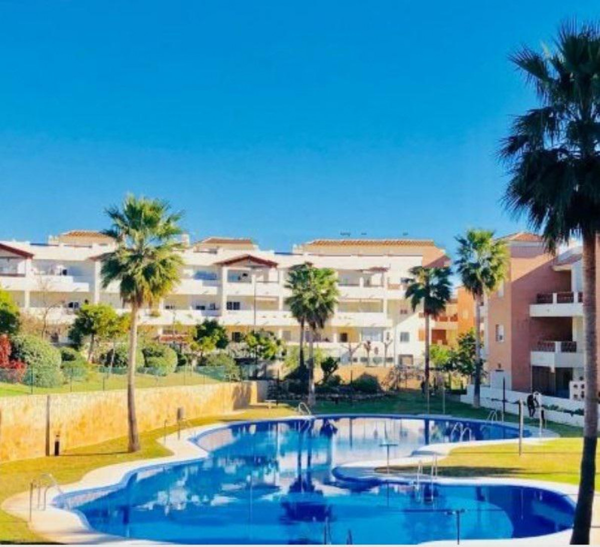 SE ALQUILA DESDE 01/10/2026-31/05/2027BONITO APARTAMENTO EN ZONA MONTERREY (BENALMADENA).