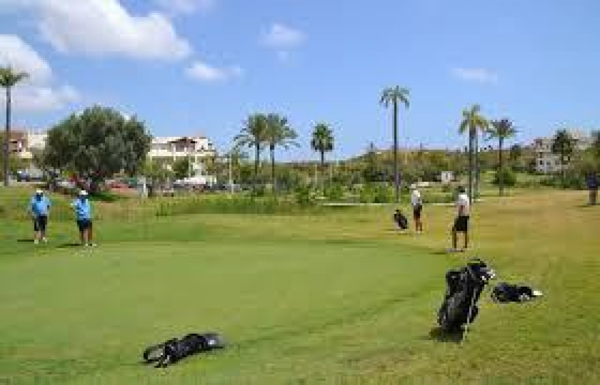 SE ALQUILA DESDE 01/10/2026-31/05/2027BONITO APARTAMENTO EN ZONA MONTERREY (BENALMADENA).