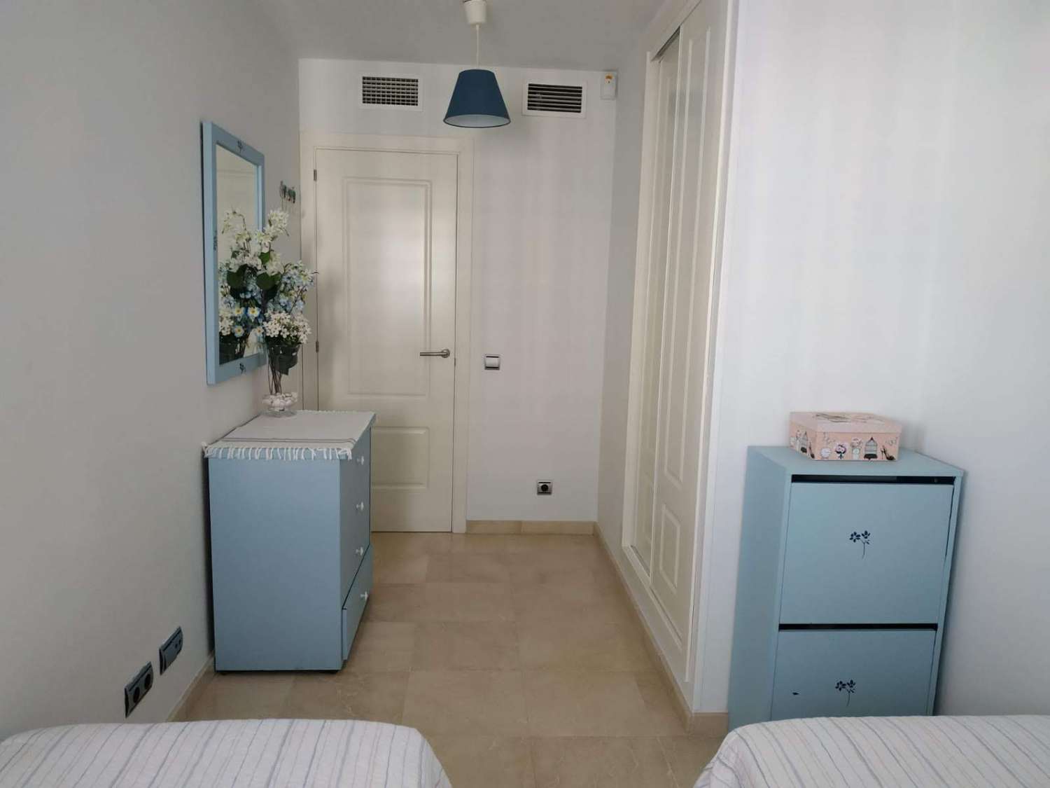 Se alquila desde 1.9.26- 30.6.27 bonito apartamento en Benalmádena Costa a 200 metros de la playa