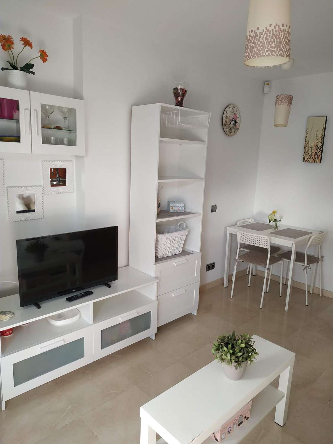 Se alquila desde 1.9.26- 30.6.27 bonito apartamento en Benalmádena Costa a 200 metros de la playa