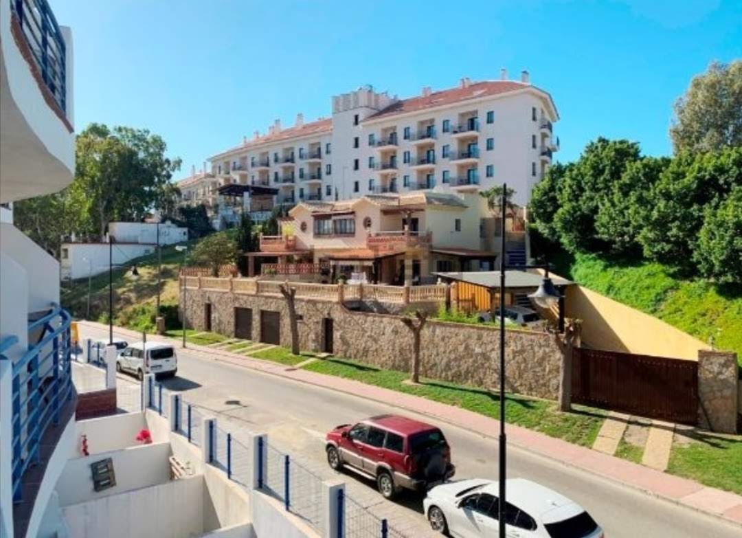 Se alquila desde 1.9.26- 30.6.27 bonito apartamento en Benalmádena Costa a 200 metros de la playa