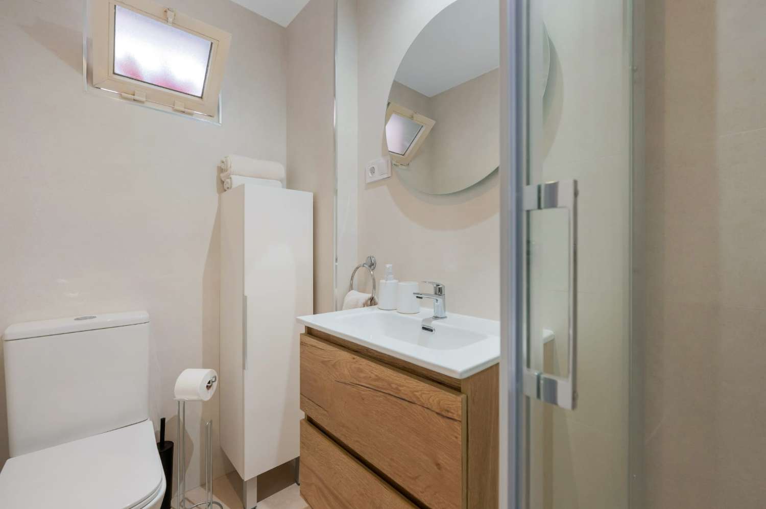 TIL LEJE FRA 01/09/2026 TIL 30/06/2027 EN FIN 1-VÆRELSES LEJLIGHED I BENALMADENA, COSTA.