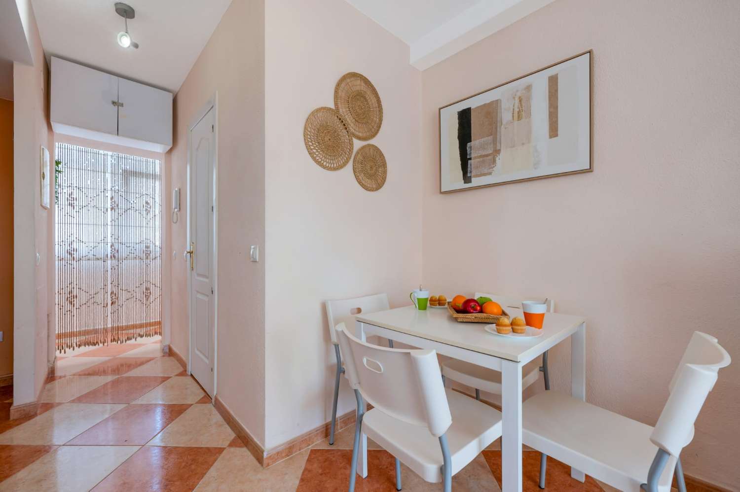 TIL LEJE FRA 01/09/2026 TIL 30/06/2027 EN FIN 1-VÆRELSES LEJLIGHED I BENALMADENA, COSTA.