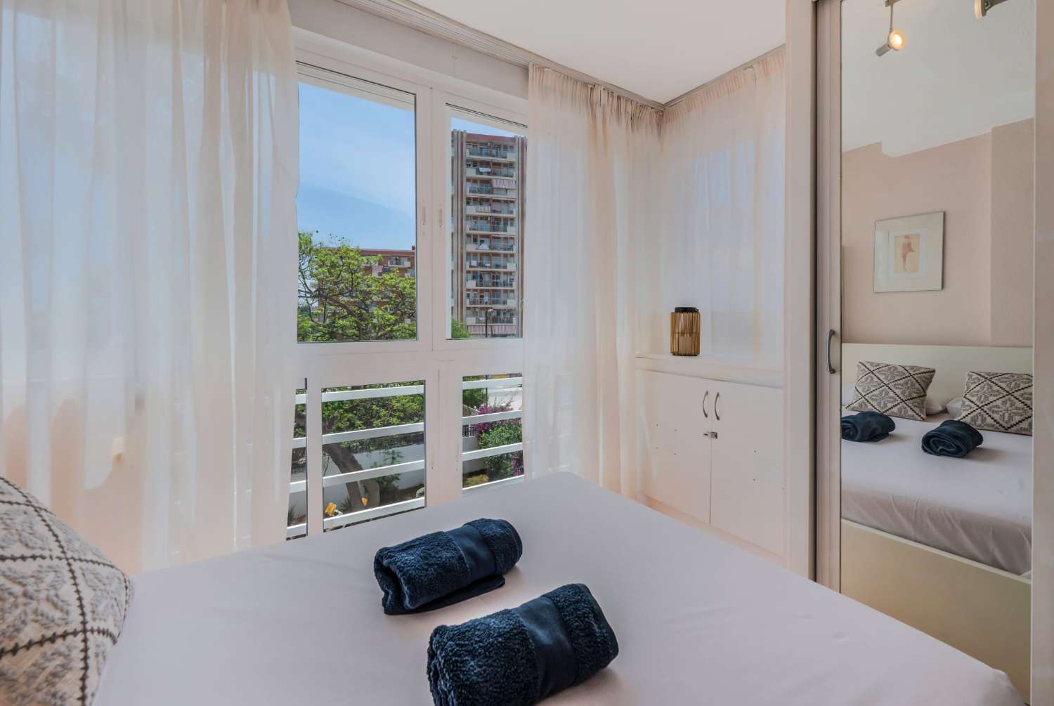 TIL LEJE FRA 01/09/2026 TIL 30/06/2027 EN FIN 1-VÆRELSES LEJLIGHED I BENALMADENA, COSTA.