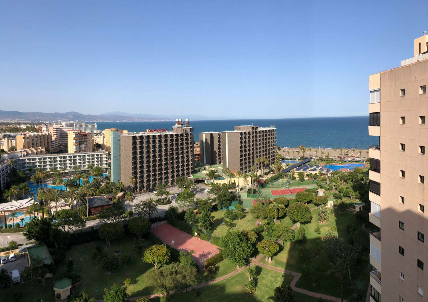 Til leje fra 01/09/24 til 30/06/25 storslået lejlighed i Playamar med havudsigt (Torremolinos)