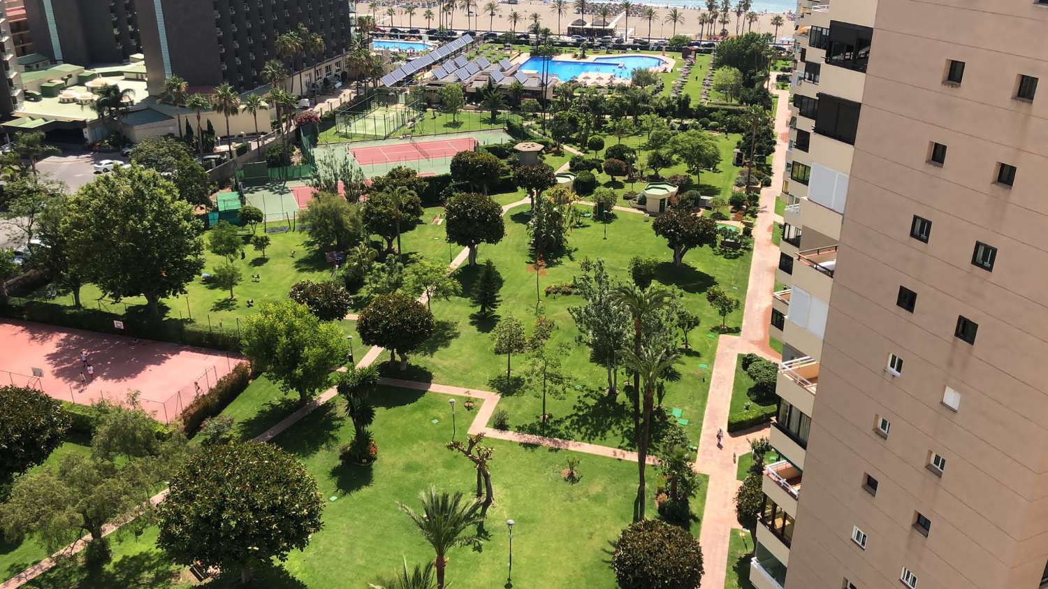 Til leje fra 01/09/24 til 30/06/25 storslået lejlighed i Playamar med havudsigt (Torremolinos)