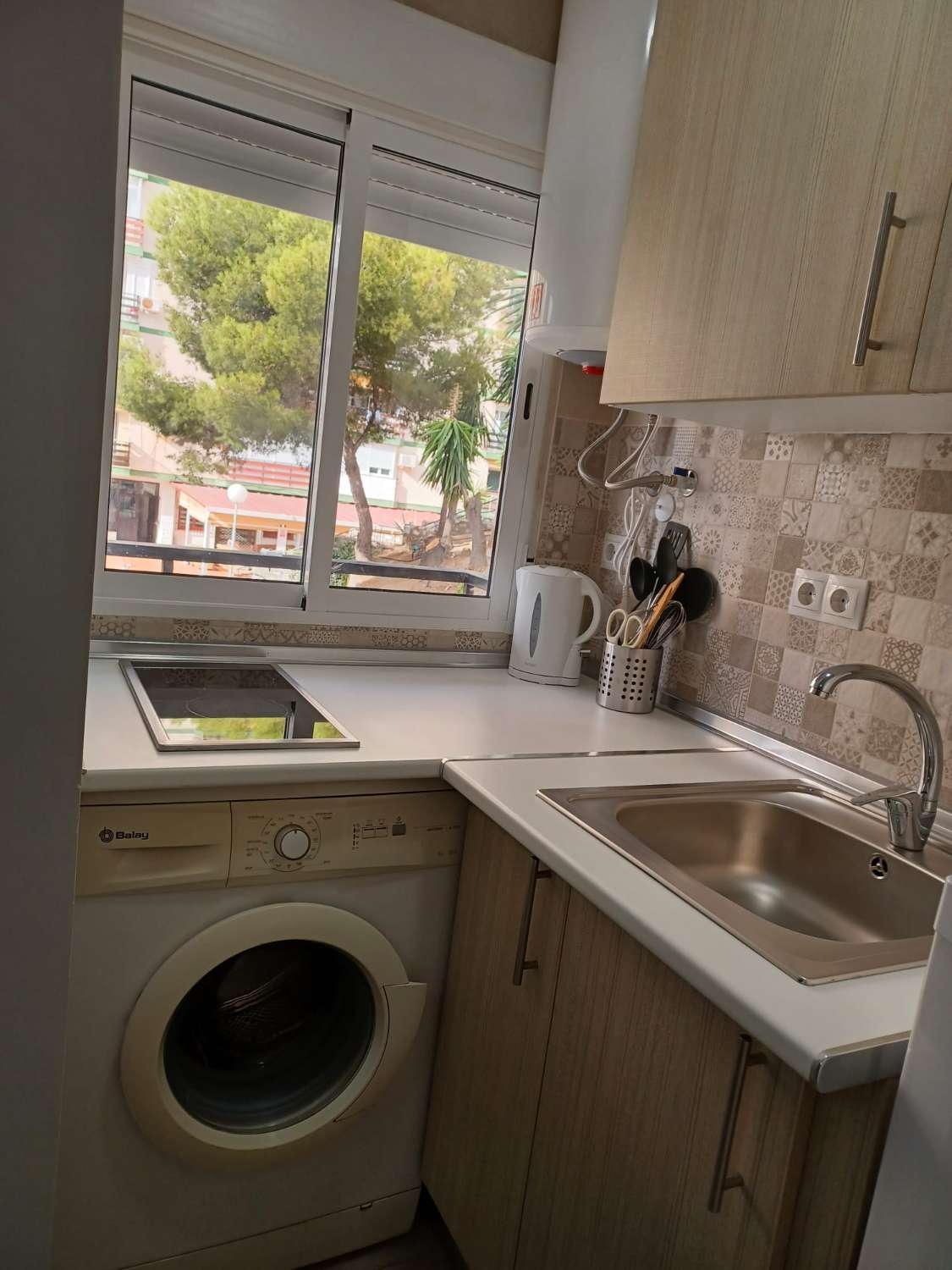SE ALQUILA DESDE 1.9.26-15-6.27 BONITO APARTAMENTO A 100 METROS DE LA PLAYA EN BENALMÁDENA