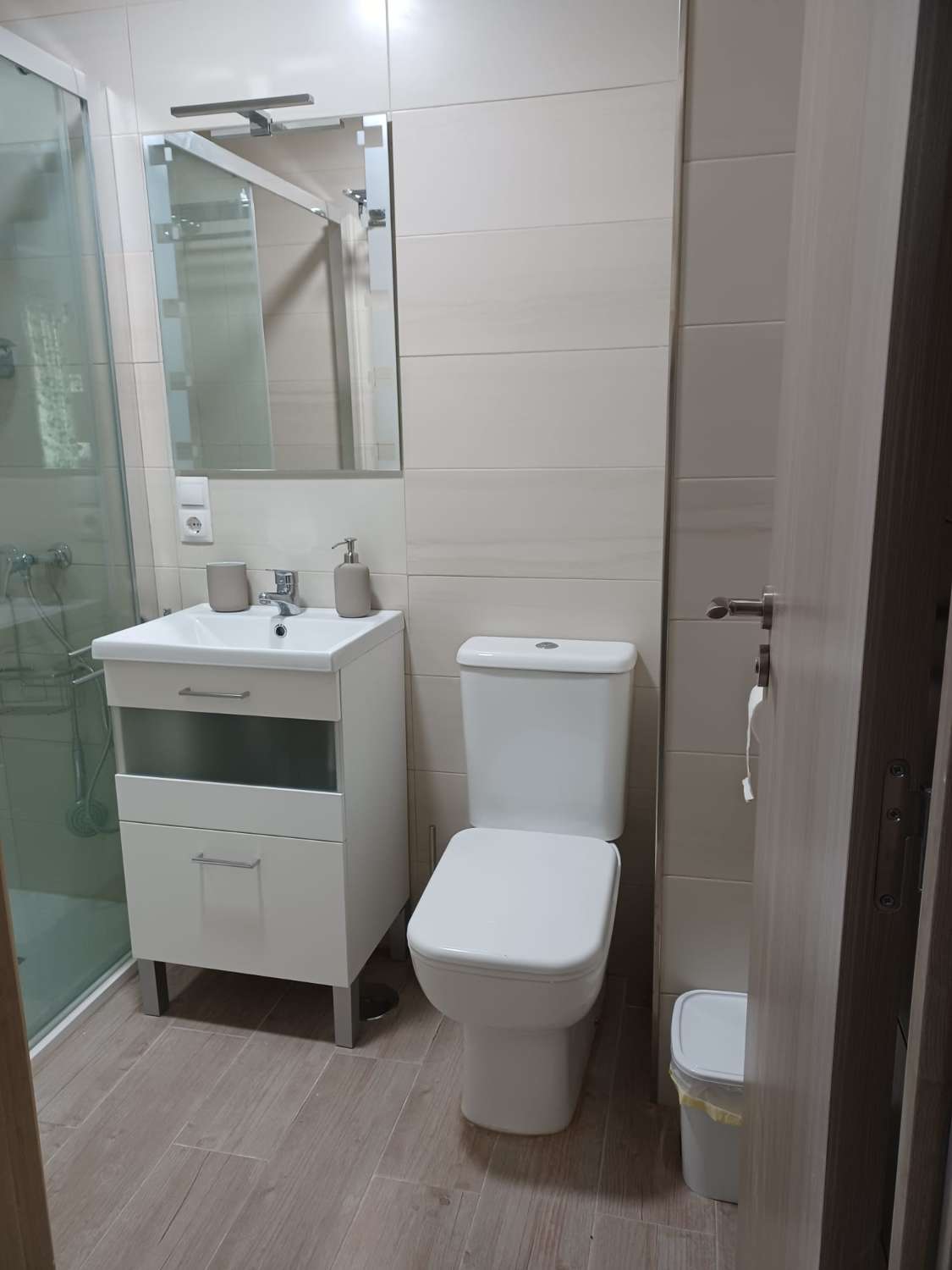 SE ALQUILA DESDE 1.9.26-15-6.27 BONITO APARTAMENTO A 100 METROS DE LA PLAYA EN BENALMÁDENA