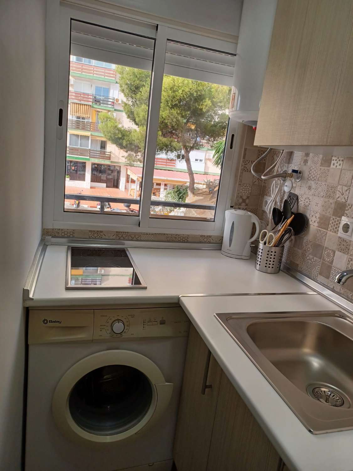 SE ALQUILA DESDE 1.9.26-15-6.27 BONITO APARTAMENTO A 100 METROS DE LA PLAYA EN BENALMÁDENA